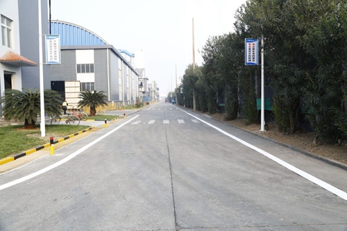 熱火朝天！集團(tuán)總部140余人到股份公司氯堿分廠開展勞動(圖3)