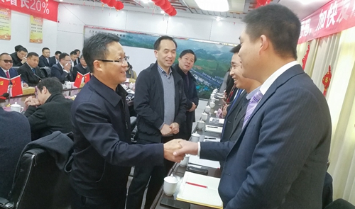 王大真帶隊(duì)到金沙酒業(yè)調(diào)研并指導(dǎo)2020年預(yù)算工作(圖4) 王大真帶隊(duì)到金沙酒業(yè)調(diào)研并指導(dǎo)2020年預(yù)算工作(圖4)