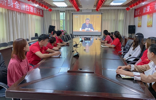 向抗疫英雄致敬!宜化集團組織收看全國抗擊新冠肺炎疫情表彰大會(圖6) 向抗疫英雄致敬!宜化集團組織收看全國抗擊新冠肺炎疫情表彰大會(圖6)