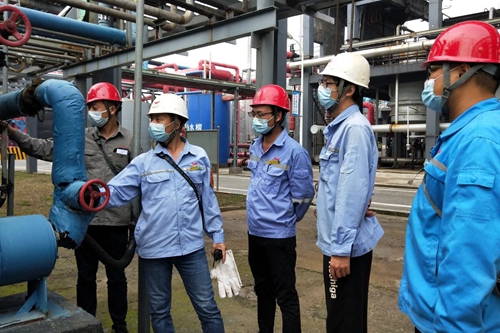 股份公司：管理人員下沉一線跟班工作 力?！半p節”安全生產(圖2)