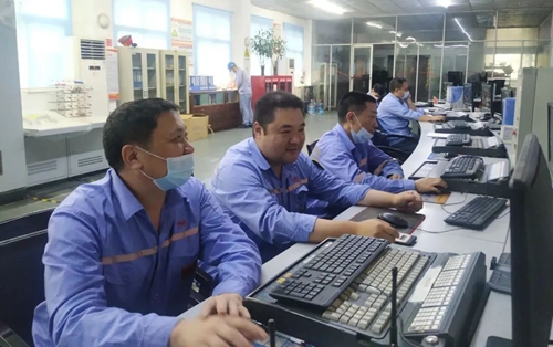 雙環公司:管理干部跟班值守 保障雙節生產安全(圖1) 雙環公司:管理干部跟班值守 保障雙節生產安全(圖1)