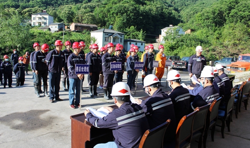 礦業(yè)公司：思維碰撞、經(jīng)驗共享，講出班組安全管理標準化建設好辦法(圖3)