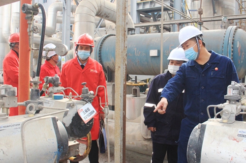 國務(wù)院安委辦危化品重點縣專家組到新疆天運開展安全生產(chǎn)指導(dǎo)服務(wù)工作(圖1) 國務(wù)院安委辦危化品重點縣專家組到新疆天運開展安全生產(chǎn)指導(dǎo)服務(wù)工作(圖1)