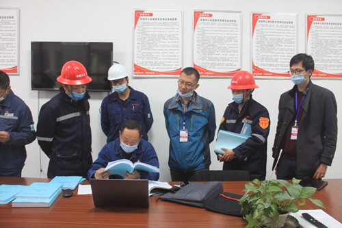 國務(wù)院安委辦危化品重點縣專家組到新疆天運開展安全生產(chǎn)指導(dǎo)服務(wù)工作(圖2) 國務(wù)院安委辦危化品重點縣專家組到新疆天運開展安全生產(chǎn)指導(dǎo)服務(wù)工作(圖2)