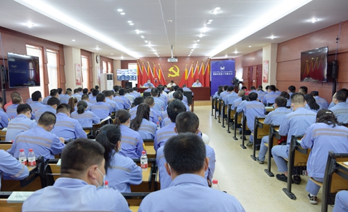 王大真:堅持以人為本堅持穩(wěn)中求進 奮力把新疆宜化建設成為戈壁灘上的明珠(圖1) 王大真:堅持以人為本堅持穩(wěn)中求進 奮力把新疆宜化建設成為戈壁灘上的明珠(圖1)