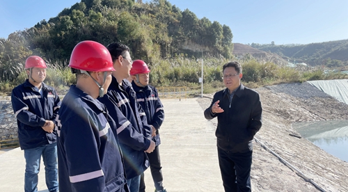 王大真到松滋肥業(yè)、楚星公司、股份公司和新項(xiàng)目現(xiàn)場(chǎng)調(diào)研(圖1) 王大真到松滋肥業(yè)、楚星公司、股份公司和新項(xiàng)目現(xiàn)場(chǎng)調(diào)研(圖1)