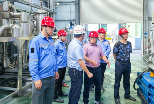 王大真國慶當天看望慰問一線職工(圖1) 王大真國慶當天看望慰問一線職工(圖1)