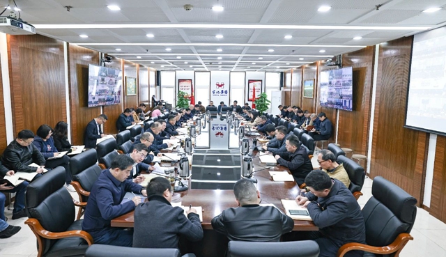 宜化集團(tuán)黨委傳達(dá)學(xué)習(xí)貫徹習(xí)近平新時(shí)代中國特色社會(huì)主義思想主題教育工作會(huì)議精神(圖1) 宜化集團(tuán)黨委傳達(dá)學(xué)習(xí)貫徹習(xí)近平新時(shí)代中國特色社會(huì)主義思想主題教育工作會(huì)議精神(圖1)