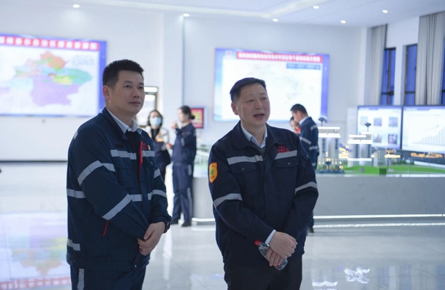 黃智華、王大真一行到新疆宜化和新疆宜化礦業(yè)現(xiàn)場調研(圖3)