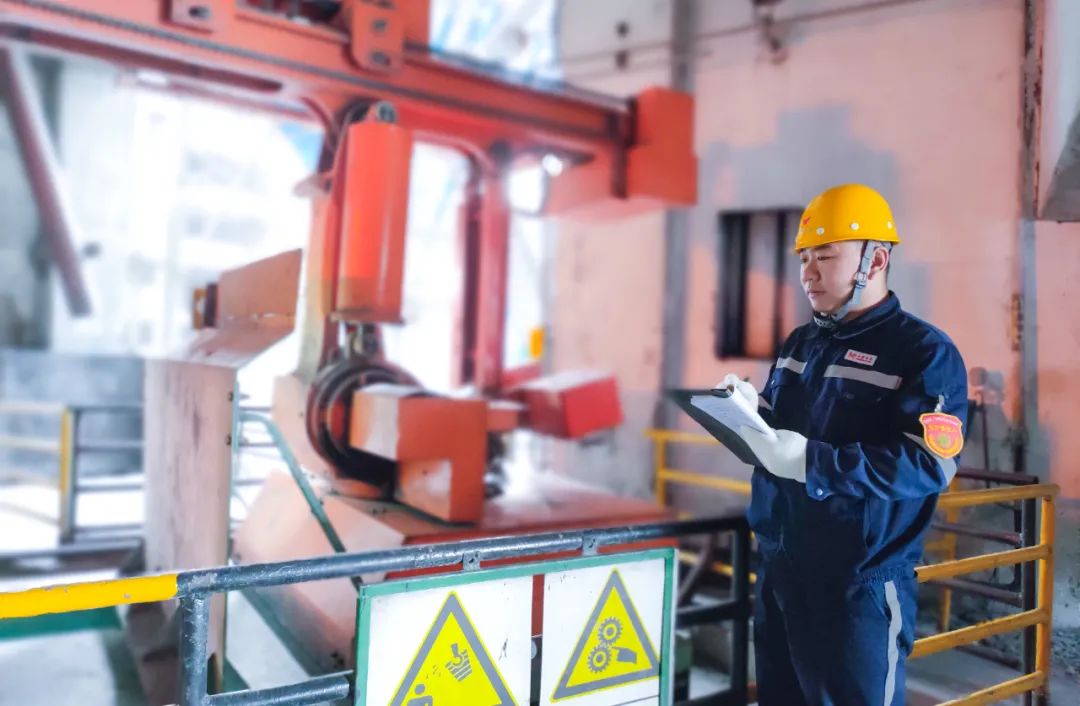 【宜化榜樣】金牌能手王忠寶:不忘初心,奮戰(zhàn)電石一線(圖2) 圖片