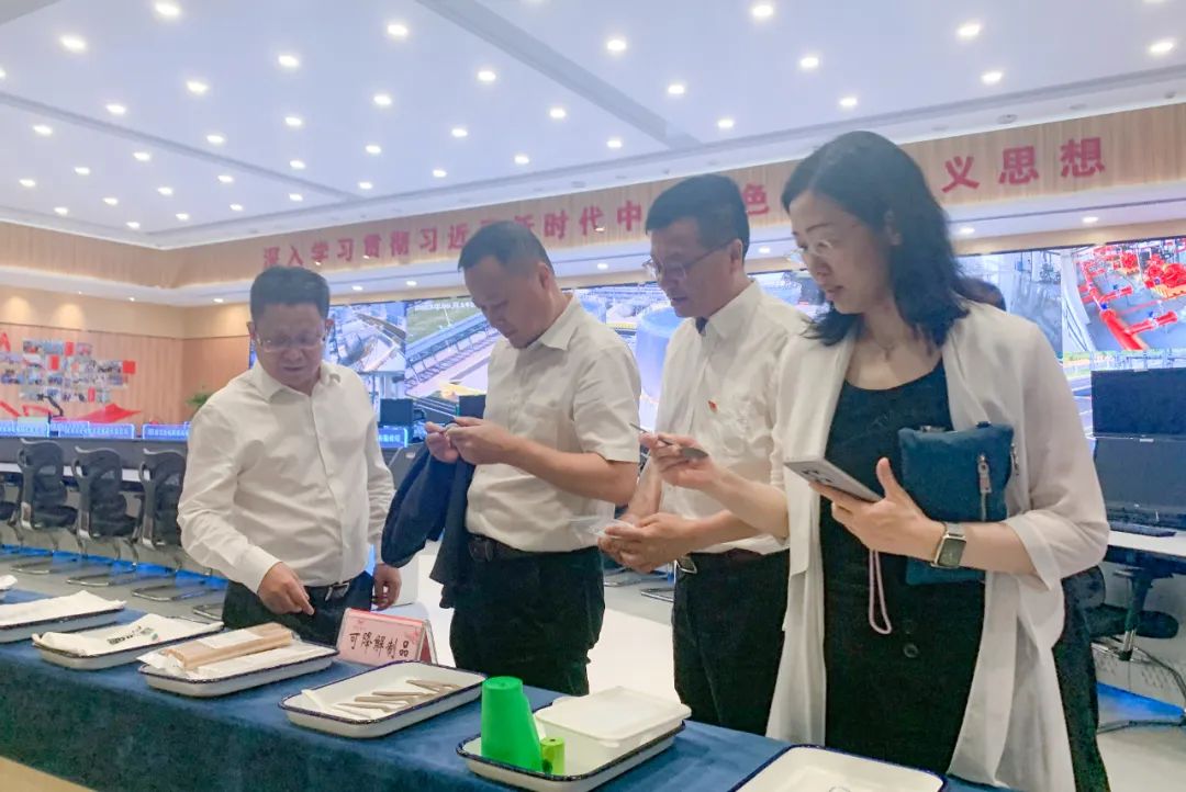 深圳證券交易所黨委委員、副總經理李輝一行到湖北宜化調研指導(圖2) 圖片