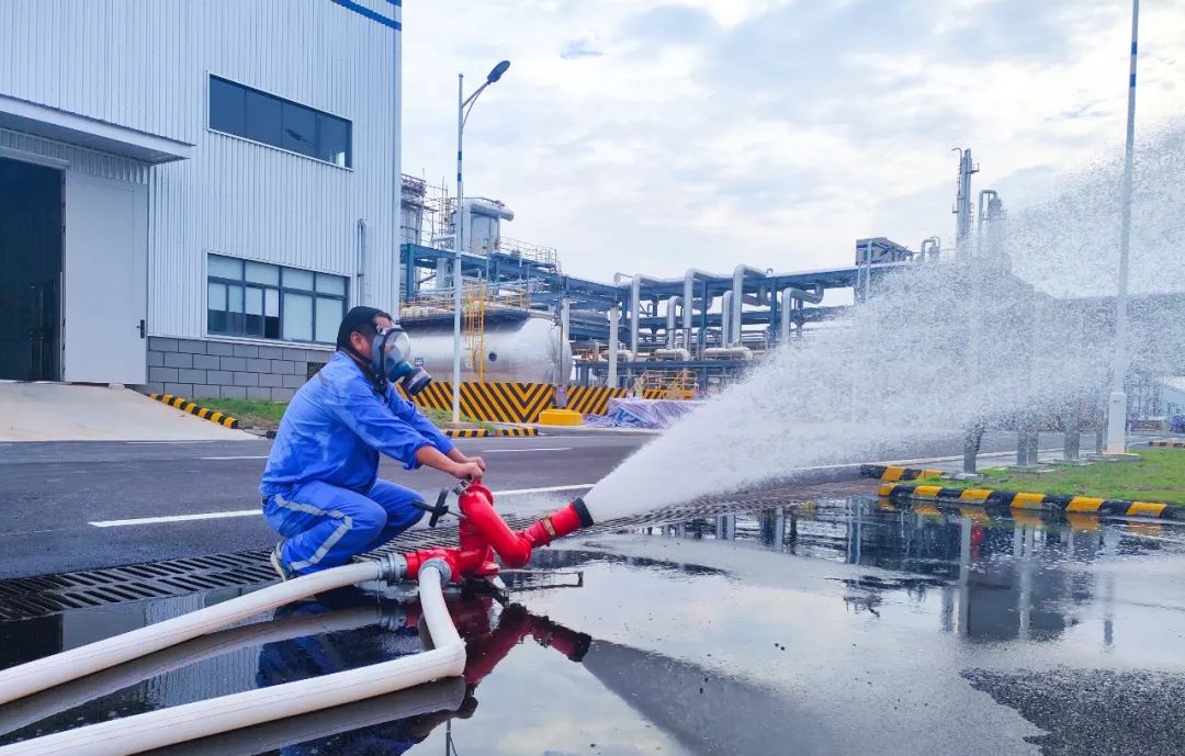 【安全生產(chǎn)月】降解新材料公司開展危化品泄漏應急演練(圖3) 圖片
