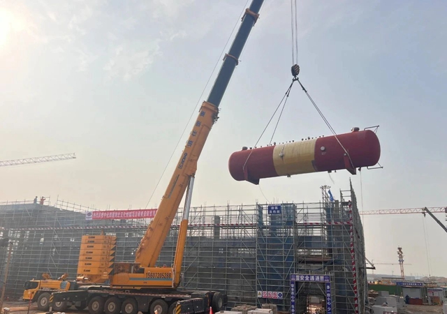 首臺大型設備“落戶”，氯堿新能源項目吹響工程設備安裝新號角！