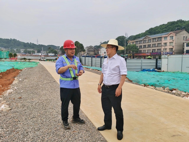 王大真到楚星整體升級改造項目現場檢查工程建設情況(圖1) 王大真到楚星整體升級改造項目現場檢查工程建設情況(圖1)