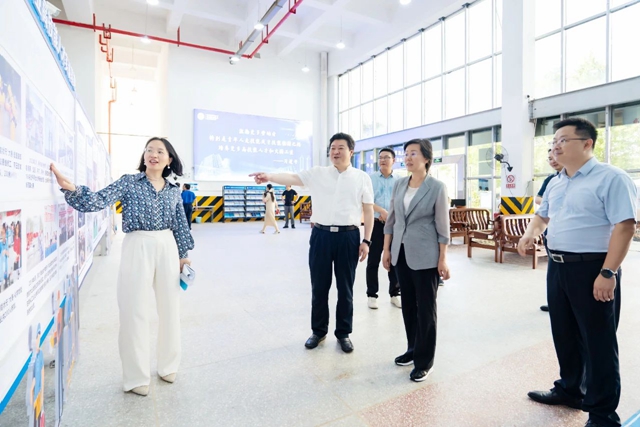 湖北省人社廳黨組書記、廳長(zhǎng)李述永到宜化實(shí)訓(xùn)基地調(diào)研(圖1) 湖北省人社廳黨組書記、廳長(zhǎng)李述永到宜化實(shí)訓(xùn)基地調(diào)研(圖1)