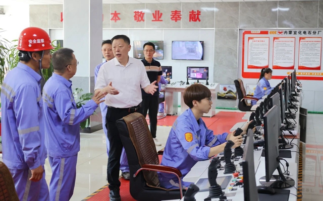 黃智華到內(nèi)蒙區(qū)域分子公司宣講黨的二十屆三中全會精神并調(diào)研(圖1) 黃智華到內(nèi)蒙區(qū)域分子公司宣講黨的二十屆三中全會精神并調(diào)研(圖1)