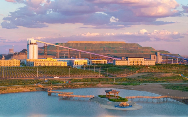 新疆宜化礦業獲評新疆維吾爾自治區“專精特新”中小企業稱號(圖1) 新疆宜化礦業獲評新疆維吾爾自治區“專精特新”中小企業稱號(圖1)