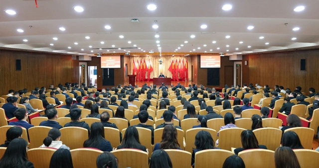 宜化集團領導班子深入貫徹中央八項規定精神學習教育讀書班開班(圖1)