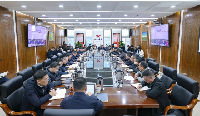 宜化集團領導班子深入貫徹中央八項規定精神學習教育讀書班舉行集體學習研討(圖1)