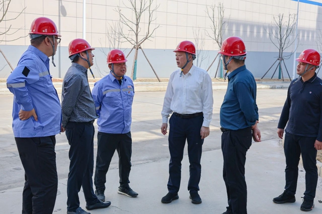 黃智華一行到宜化楚星整體升級改造項目現(xiàn)場調(diào)研(圖1)