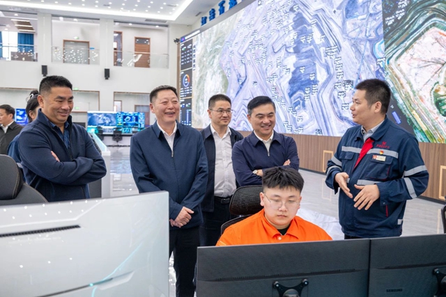 黃智華一行到新疆宜化和新疆宜化礦業調研(圖1)