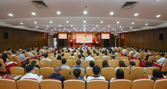 宜化集團黨委理論學習中心組集中學習習近平生態文明思想(圖1)