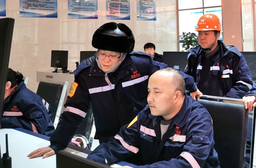 集團領導春節前走訪慰問一線職工、困難職工和離退休老干部