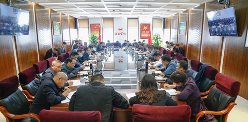 集團(tuán)效益分析會(huì)強(qiáng)調(diào)：再動(dòng)員再鼓勁 努力交上圓滿(mǎn)答卷